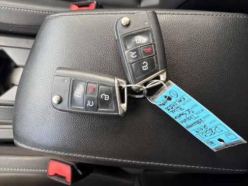 Used 2019 Volkswagen Tiguan SE AWD/4WD image 24