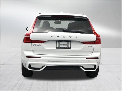 Used 2024 Volvo XC60 B5 Plus w/ Climate Package AWD/4WD image 4