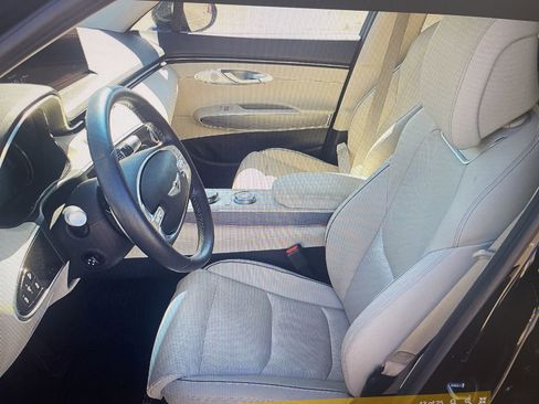 Certified 2025 Genesis GV70 2.5T w/ Advanced Package image 9