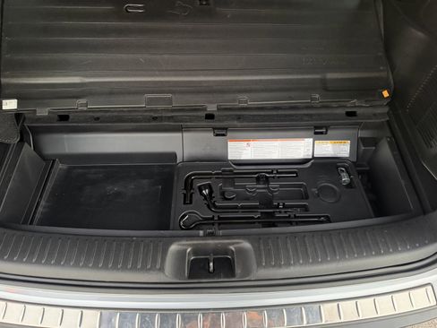 Used 2019 Toyota Highlander LE image 19