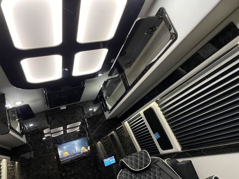 Used 2022 Mercedes-Benz Sprinter 2500 image 34
