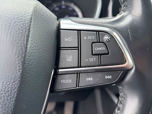 Used 2020 Toyota Highlander XLE AWD/4WD image 19