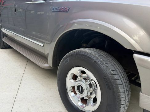 Used 2004 Ford Excursion Limited AWD/4WD image 9