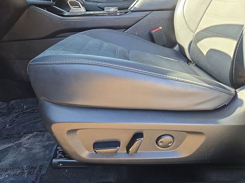 Used 2025 Mitsubishi Outlander SE image 25