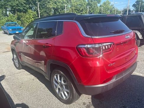 Used 2025 Jeep Compass Limited AWD/4WD image 12