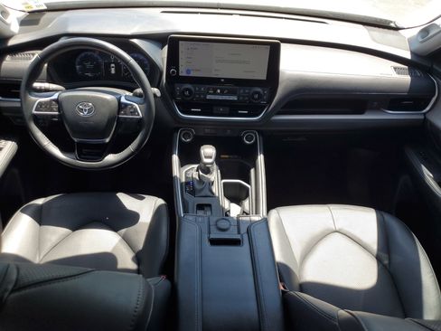 Used 2024 Toyota Grand Highlander XLE image 16