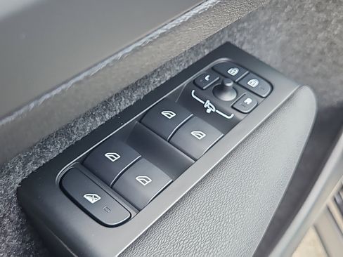 New 2026 Volvo XC40 B5 Plus w/ Protection Package Premier image 17