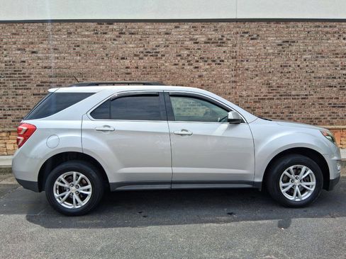 Used 2017 Chevrolet Equinox LT w/ Driver Confidence Package II AWD/4WD image 6