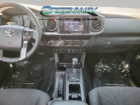 Used 2018 Toyota Tacoma TRD Sport w/ Technology Package image 21