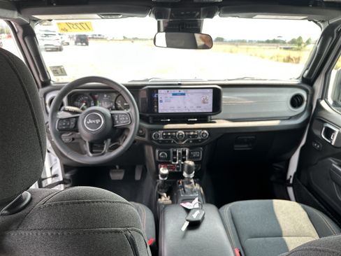 Used 2024 Jeep Wrangler Unlimited AWD/4WD image 15