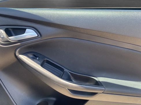 Used 2017 Ford Focus SE FWD image 20