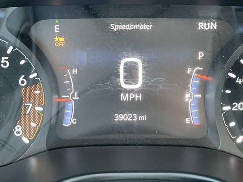 Used 2025 Jeep Compass Latitude AWD/4WD image 34