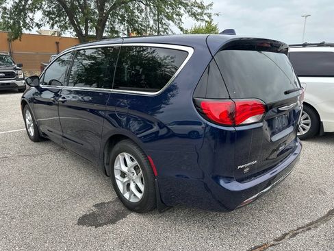 Used 2018 Chrysler Pacifica Touring Plus w/ Tire & Wheel Group FWD image 3