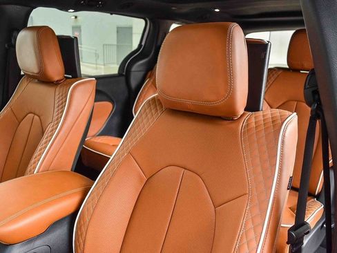 New 2026 Chrysler Pacifica Pinnacle image 25