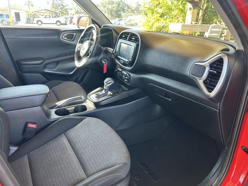 Used 2020 Kia Soul S image 12