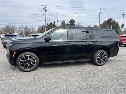 New 2026 Chevrolet Suburban RST w/ RST Capability Package AWD/4WD image 2