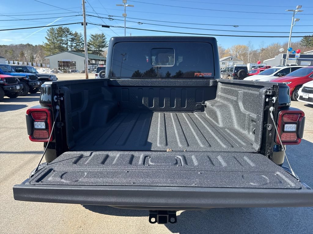 New 2026 Jeep Gladiator Rubicon w/ Technology Group AWD/4WD image 24
