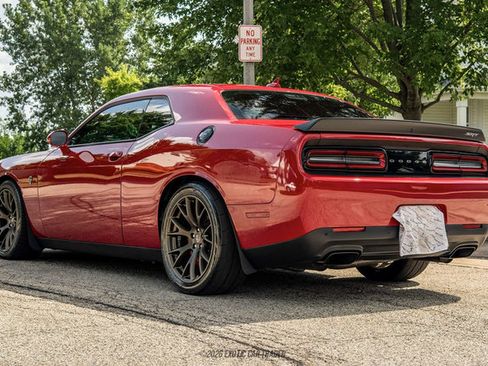 Used 2016 Dodge Challenger SRT Hellcat RWD image 4