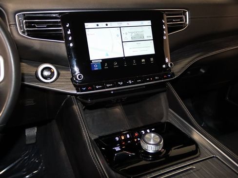 Used 2024 Jeep Wagoneer L Series II w/ Flexible Seating Group image 46