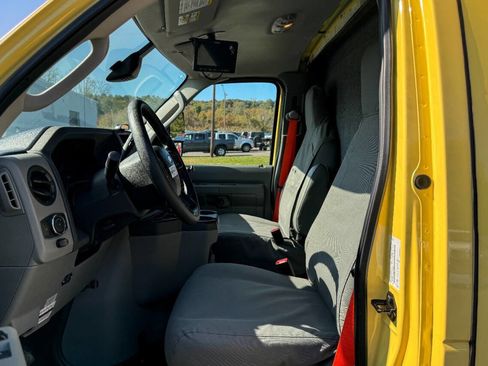 Used 2022 Ford E-450 and Econoline 450 Super Duty image 15