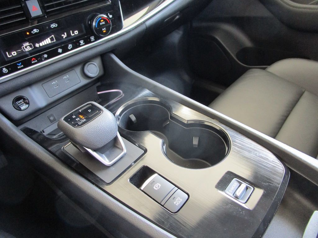 Used 2025 Nissan Rogue SL w/ Tech Package FWD image 42