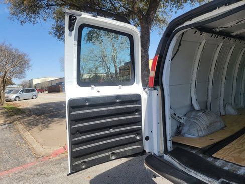 Used 2014 Chevrolet Express 3500 Extended RWD image 25