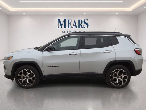 Used 2025 Jeep Compass Limited AWD/4WD image 2
