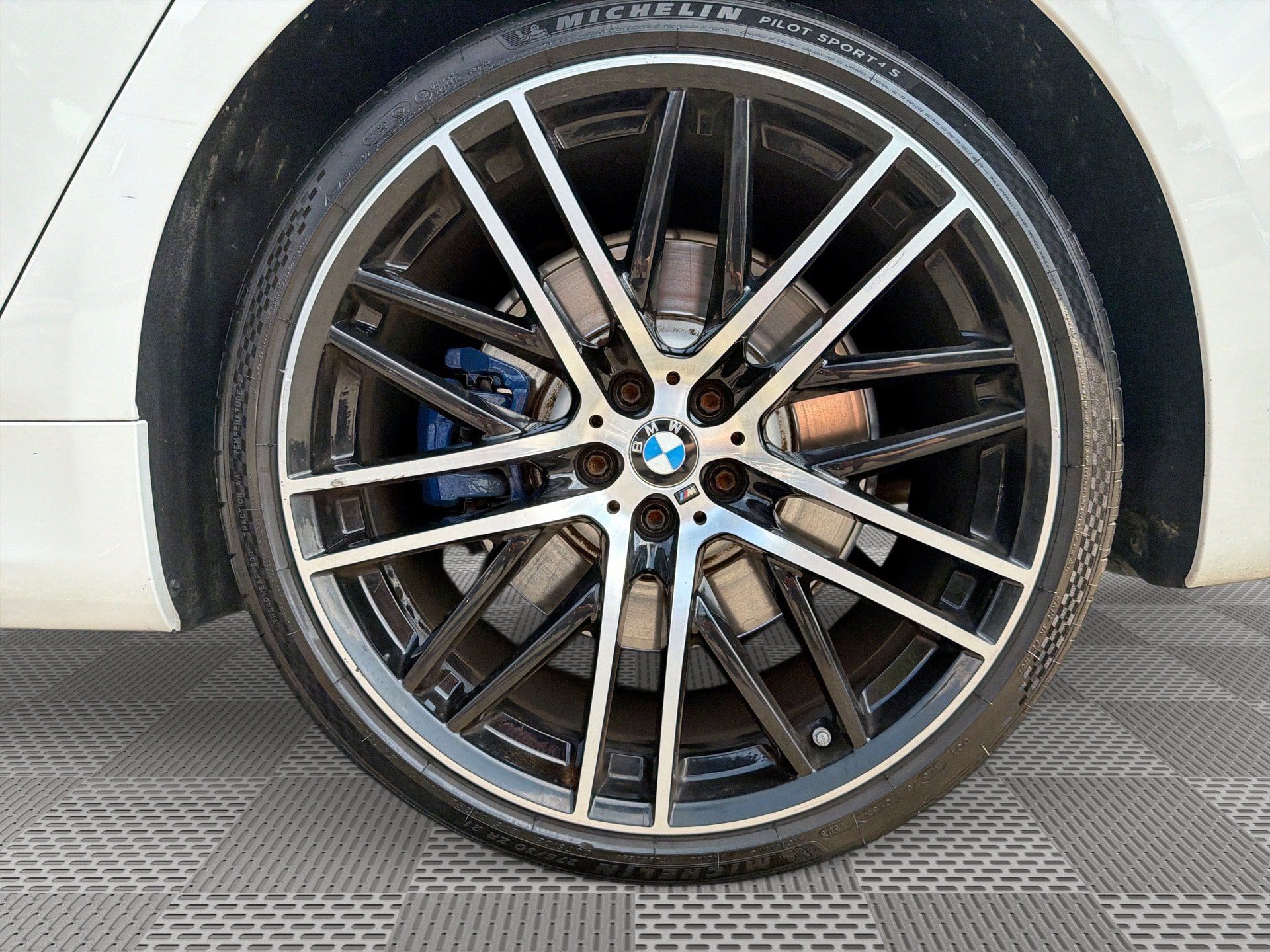 Used 2019 BMW 750i w/ Executive Package RWD image 29