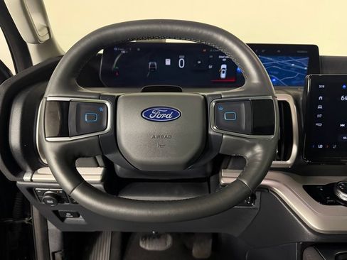 Used 2025 Ford Expedition Active AWD/4WD image 15
