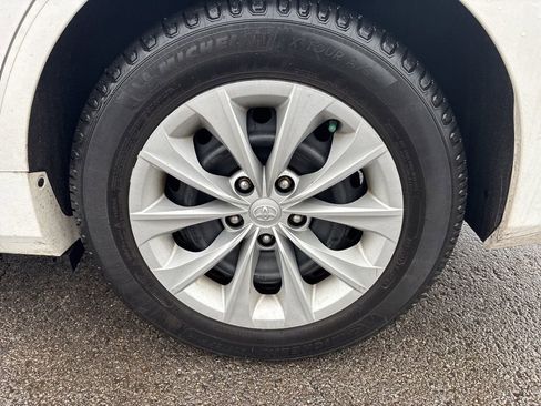 Used 2015 Toyota Camry LE image 5