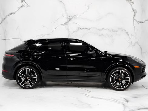 Used 2022 Porsche Cayenne Coupe image 11