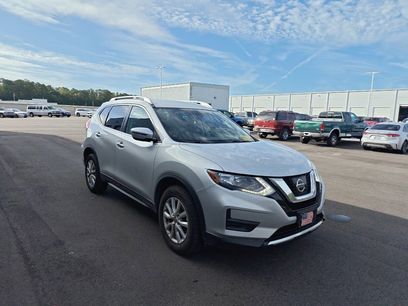 Used 2017 Nissan Rogue SV