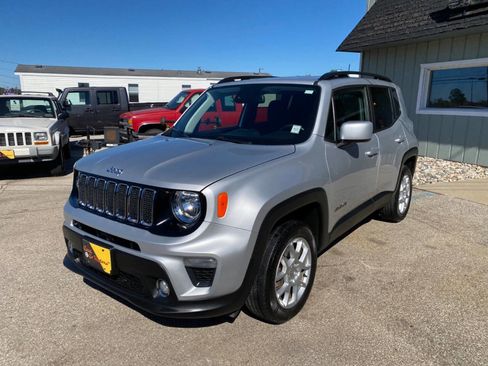 Used 2021 Jeep Renegade Latitude w/ Convenience Group image 2