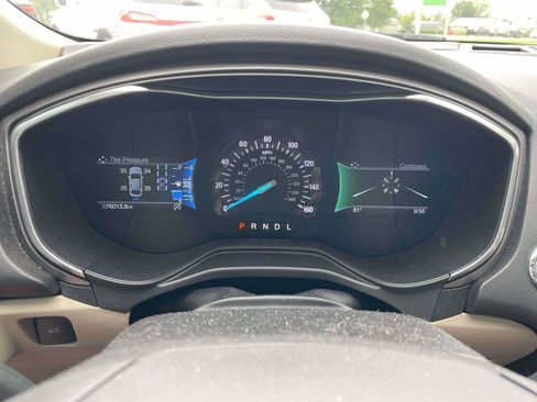 Used 2020 Ford Fusion SE w/ Fleet SE Value Package FWD image 9