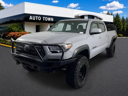 Used 2018 Toyota Tacoma TRD Off-Road w/ TRD Premium Off Road Package AWD/4WD image 1