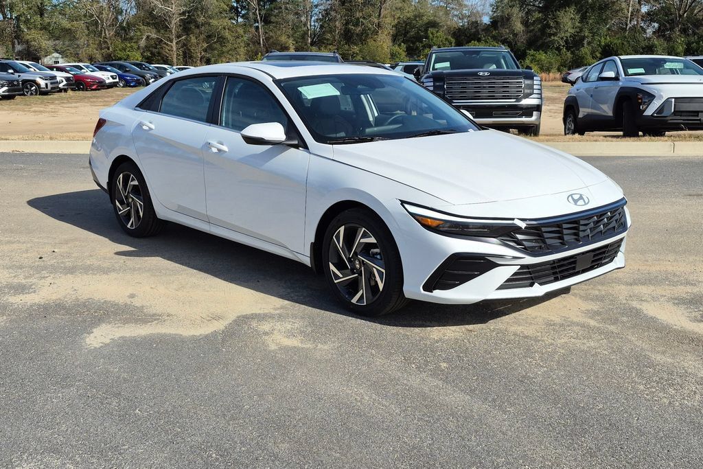 New 2026 Hyundai Elantra Limited FWD image 3