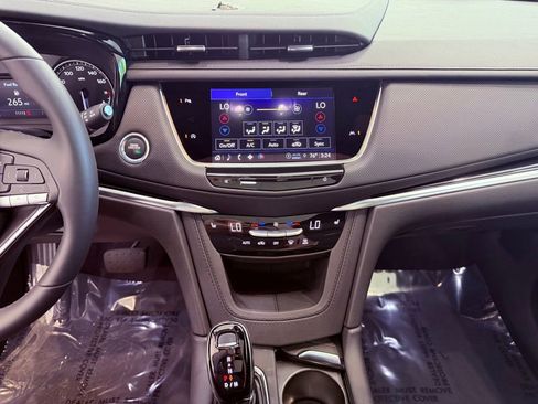 Used 2025 Cadillac XT6 Luxury FWD image 25