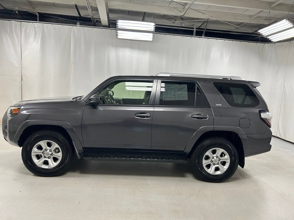 Used 2016 Toyota 4Runner SR5 AWD/4WD image 8
