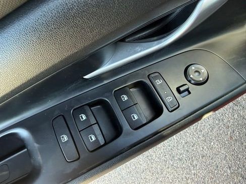Used 2021 Hyundai Elantra SEL w/ Convenience + Premium Package FWD image 12