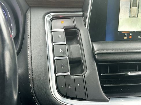 Used 2023 Chevrolet Suburban High Country w/ Advanced Technology Package image 22