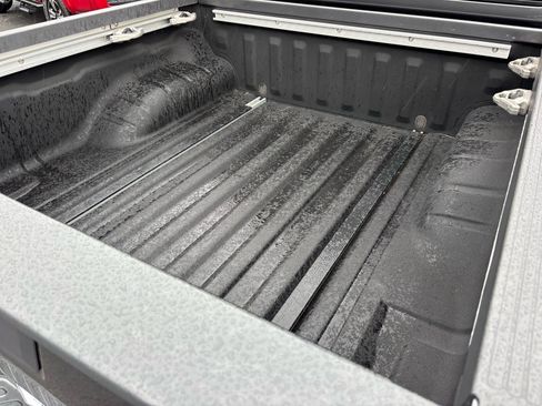 Used 2021 Nissan Frontier SV w/ Midnight Edition Floor Mats RWD image 7