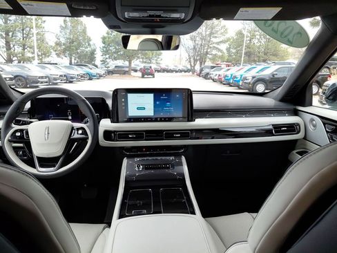 New 2026 Lincoln Aviator Black Label w/ Jet Appearance Package AWD/4WD image 40