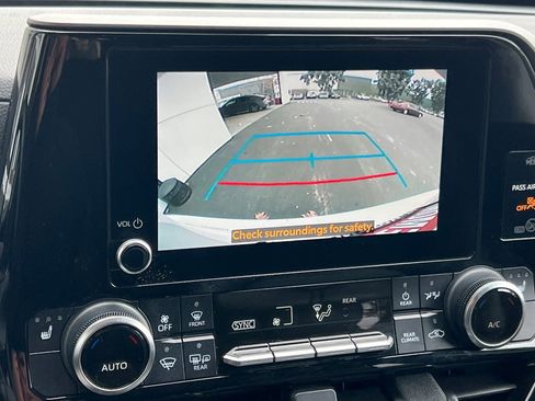 Certified 2023 Toyota Highlander XLE image 20