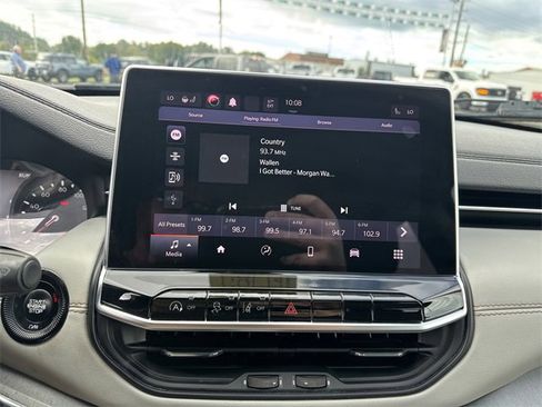 Used 2022 Jeep Compass Limited image 21