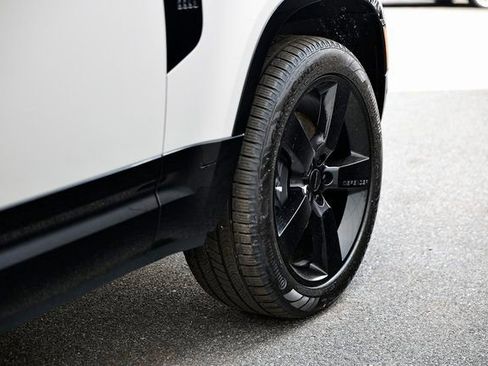 New 2026 Land Rover Defender 130 X-Dynamic SE image 15