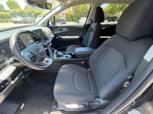 Used 2025 Kia Sportage LX FWD image 25