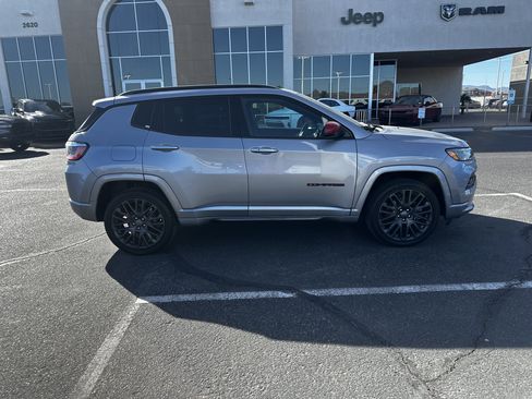 Used 2023 Jeep Compass Limited AWD/4WD image 3
