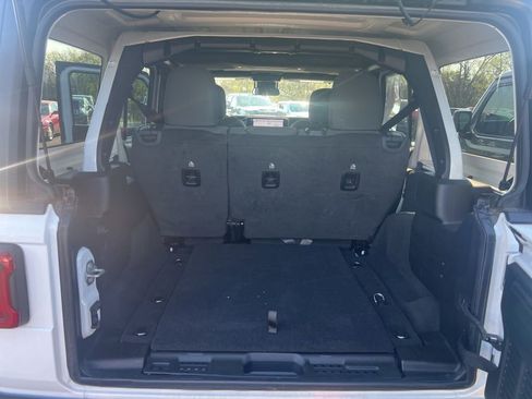 Used 2025 Jeep Wrangler Unlimited Rubicon image 10