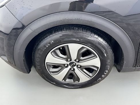 Used 2017 Kia Niro EX image 38