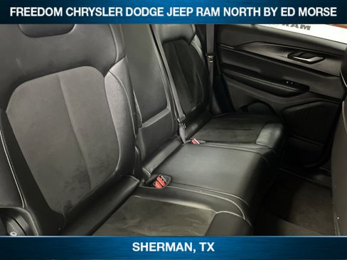 Used 2023 Jeep Grand Cherokee Altitude image 10